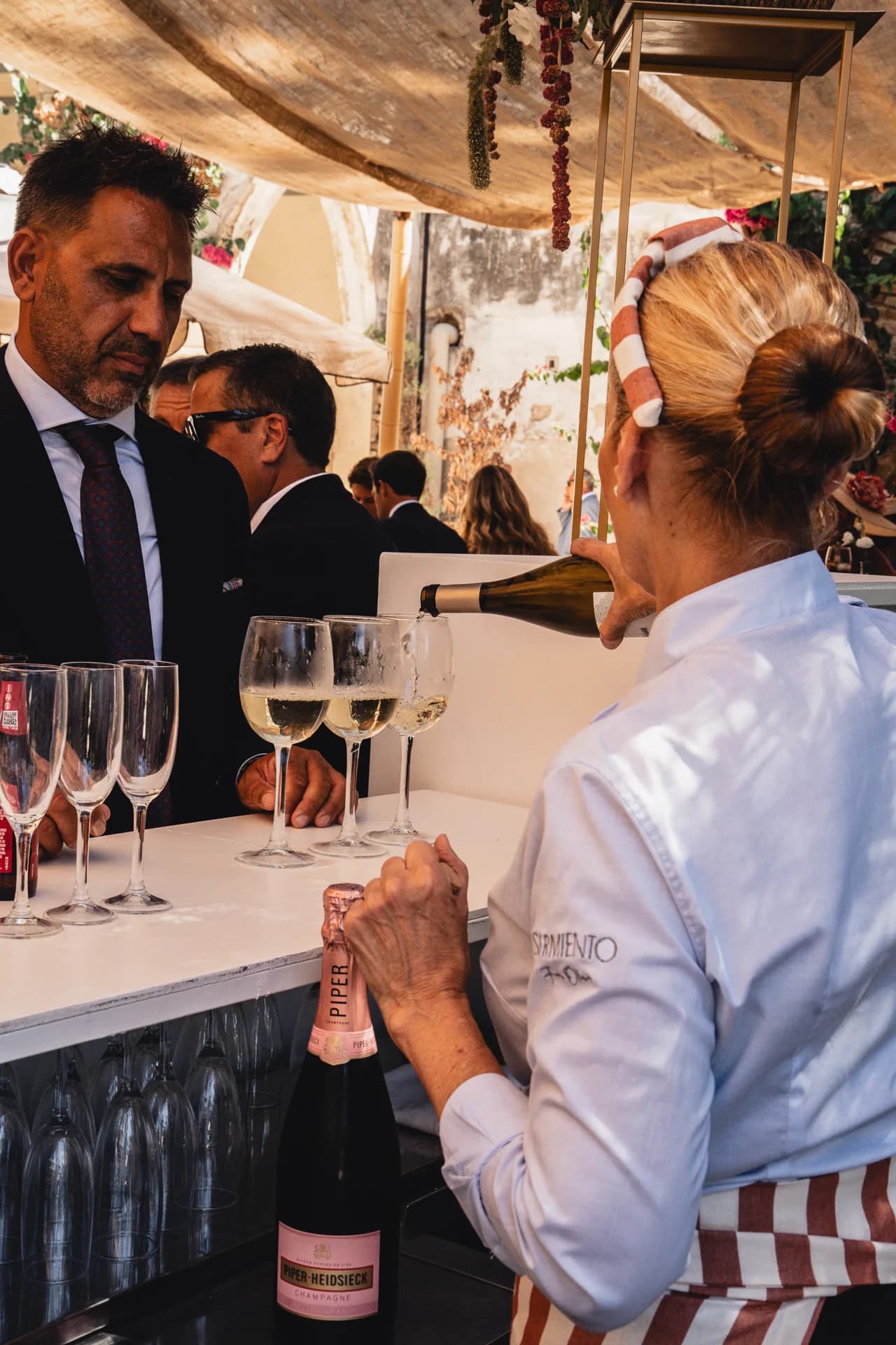 Champagne listo para un brindis de celebración