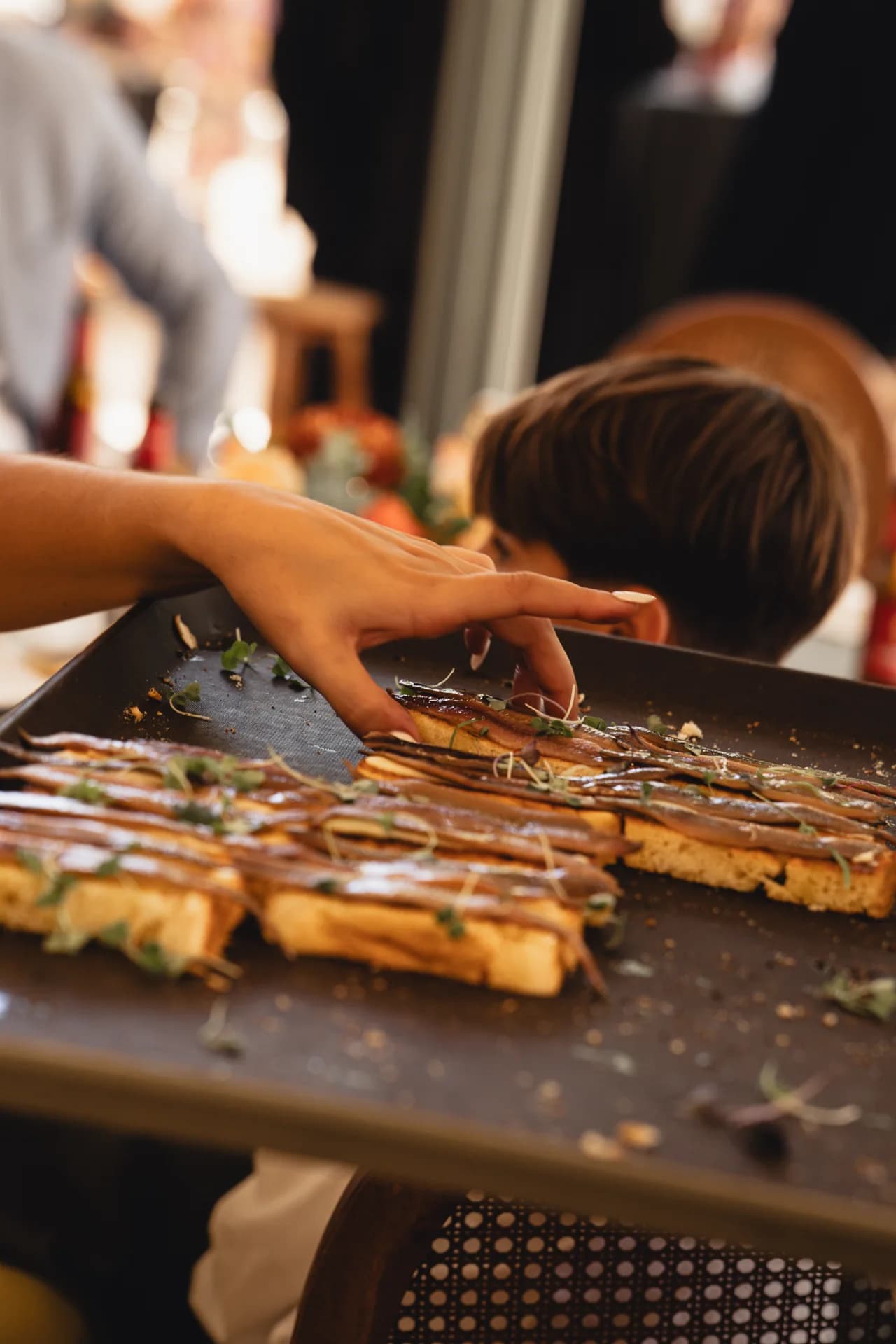 Detalle del servicio de catering en una celebración
